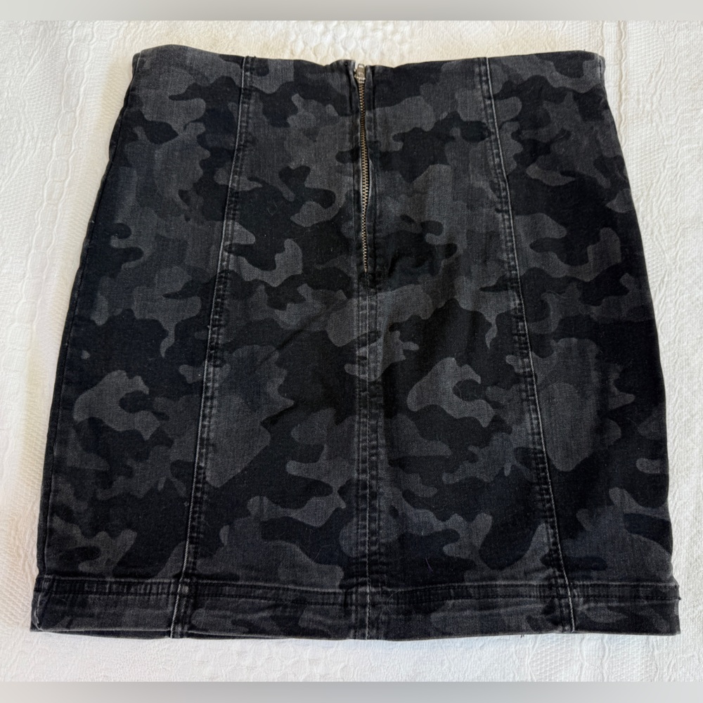 Free People Black Camo Mini Skirt Size 8